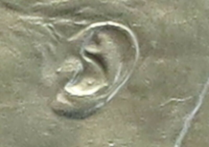 1942 Shilling, Ear 2 dots variety