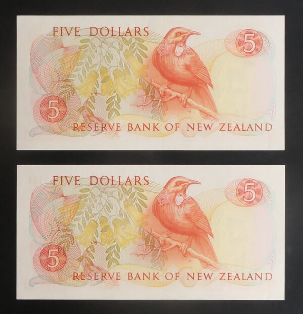 Zealand five dollar banknotes