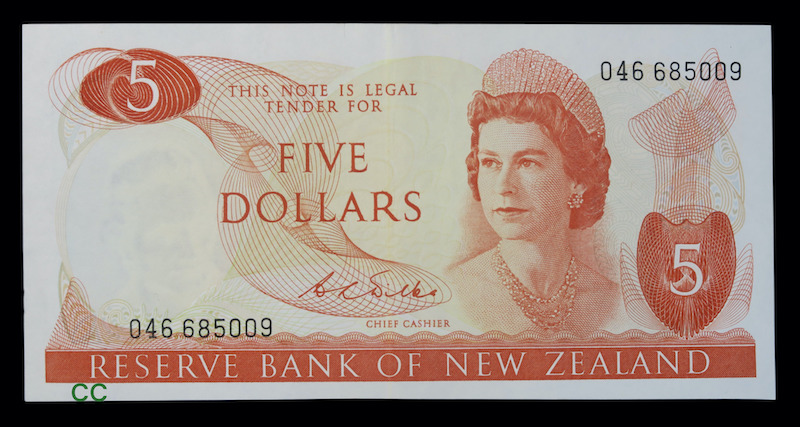 New zealand five dollars wilks signature