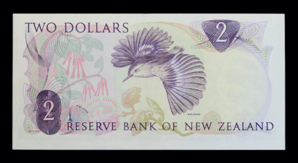 New zealand two dollar bank note 1967 first prefix