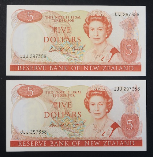 New zealand bank note pair