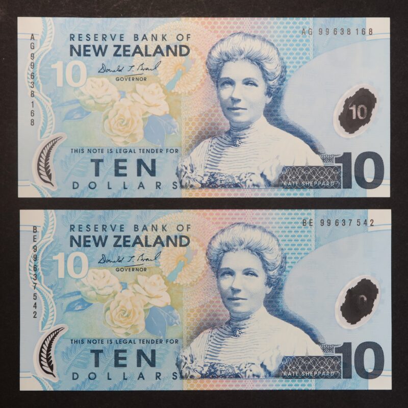 New zealand uncirculated ten dollar notes