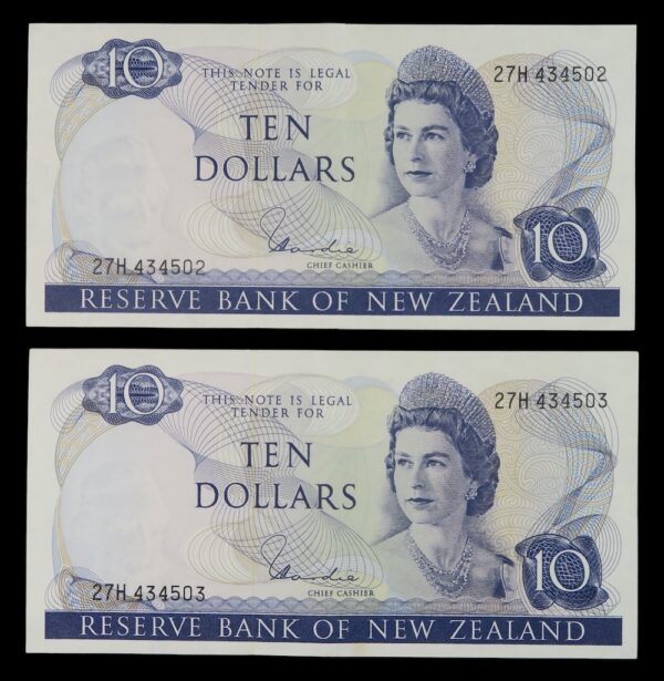 Ten dollar banknote pair New Zealand