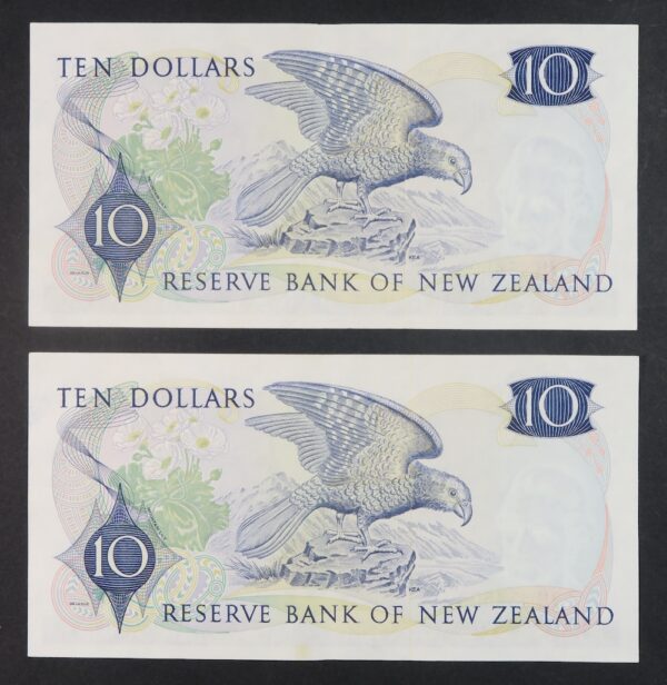 New zealand Queen Elizabeth banknote pairs