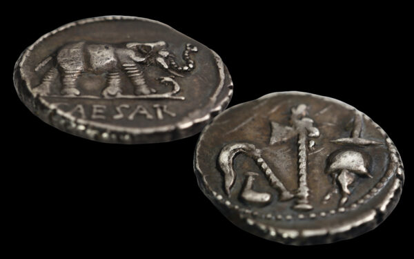 Denarius stuck by the military mint julius caesar at the civil war