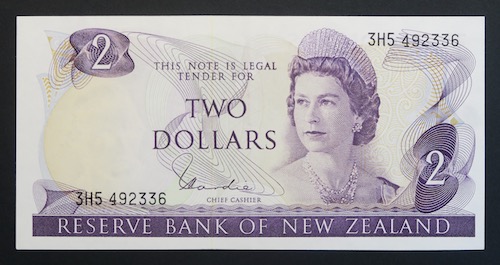 Queen elizabeth portrait banknotes