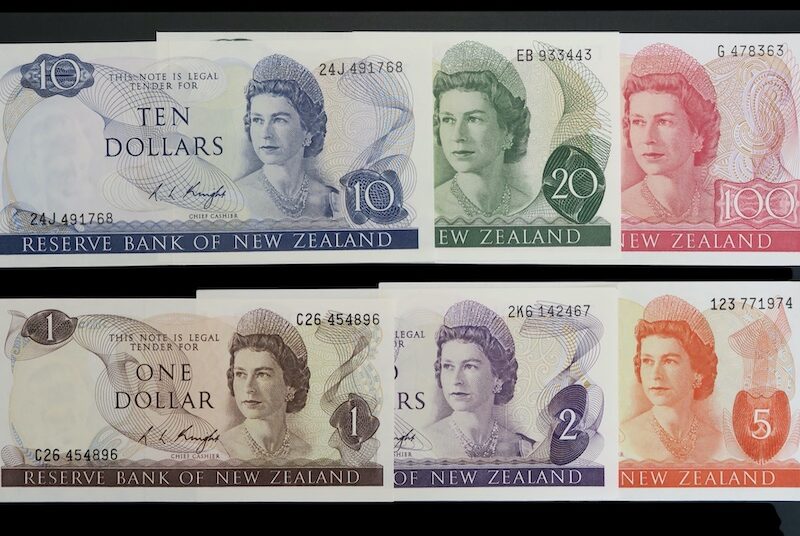 New zealand scarce uncirculated knight banknote set