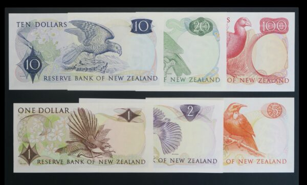 New zealand 100 note g prefix 1975 to 1977