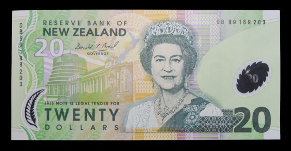 Queen elizabeth uncirculated banknotes