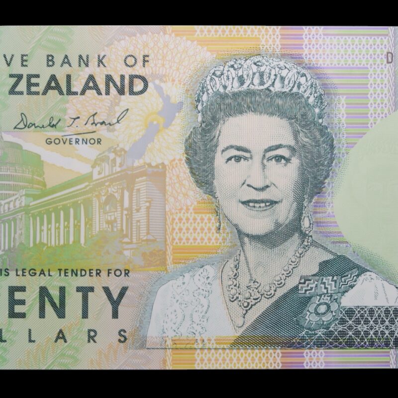 Queen elizabeth uncirculated banknotes