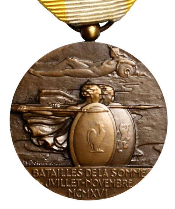 The battle of the somme medal for combattants