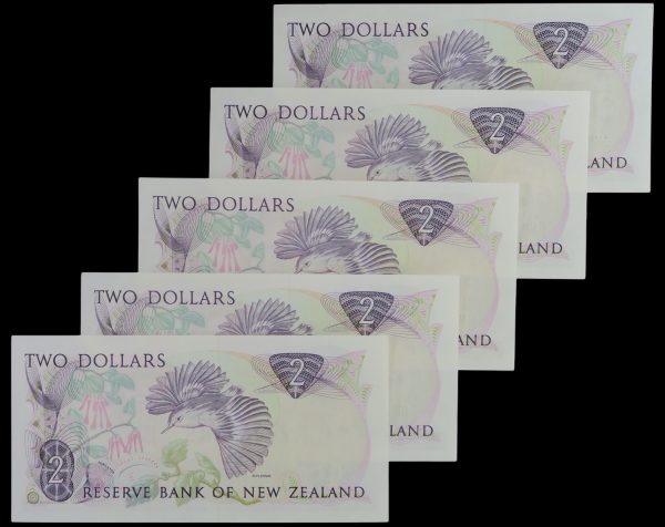 New zealand rifleman reverse two dollar banknotes