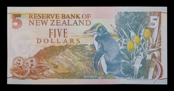 New zealand penguin five dollars 1992