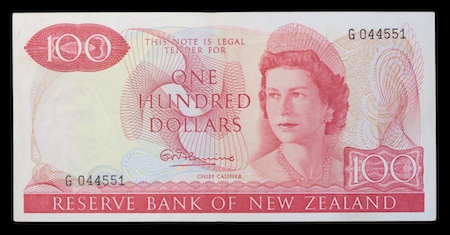 Queen elizabeth new zealand 100 dollars note