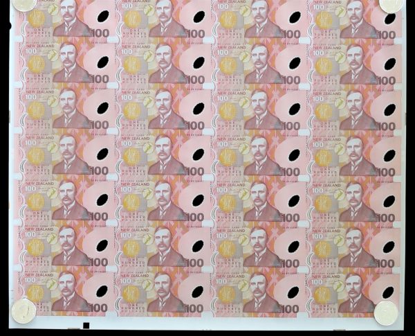 New zealand one hundred dollars uncut 28 banknotes 1999