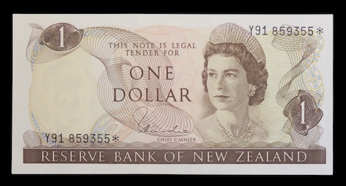 Quality uncirculated new zealand decimal banknotes