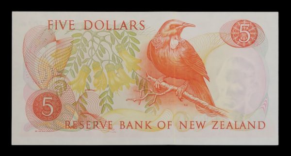 Decimal banknotes with queen elizabeth portrait