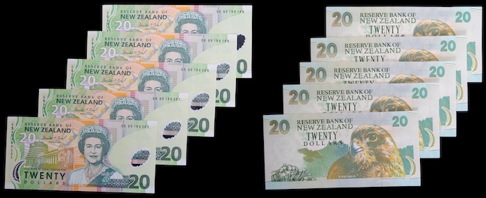 New zealand 1999 five twenty dollar notes