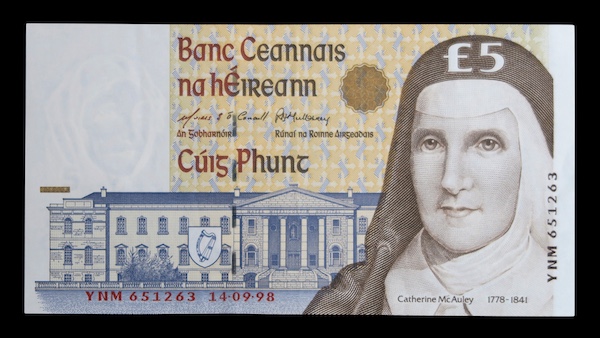 Central bank od ireland five pounds banknote